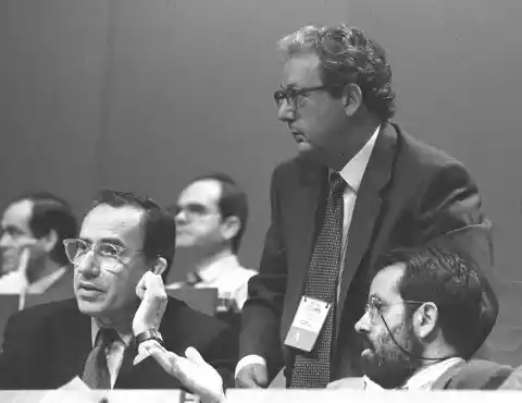 Imagen 1 de Felipe González presionó al PSE para favorecer la representación política del PNV en Euskadi