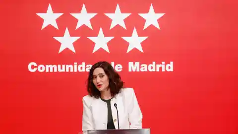 Imagen 1 de Las becas de Ayuso para Infantil a las que optan familias que ganan más de 100.000 euros premian a 128 solicitantes que ni obtuvieron puntos