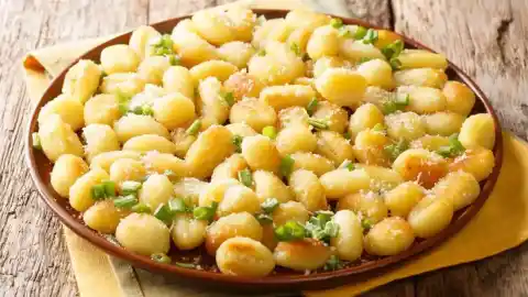 Imagen 1 de Ñoquis de zanahoria con mantequilla marrón: una receta barata de color vibrante y toque de dulce