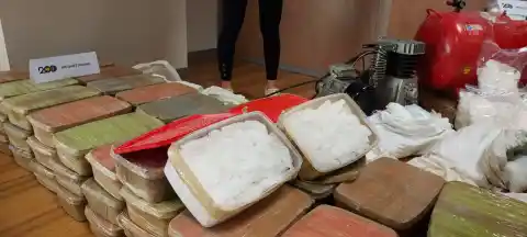 Imagen 1 de Cae un miembro del cartel de Sinaloa con un sueldo de 2.500 euros por no hablar de un alijo de 1.800 kilos de metanfetaminas