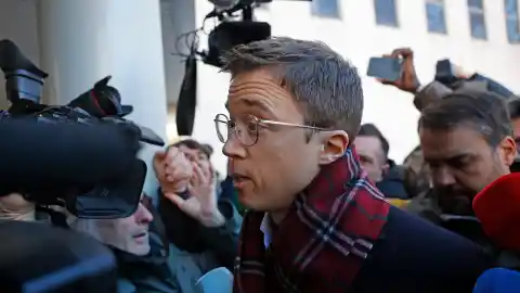 Imagen 1 de El juez sienta en el banquillo a Errejón por supuesto abuso sexual a la actriz Elisa Mouliaá