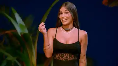 Imagen 1 de Cristina, de 'La isla de las tentaciones', emite un comunicado tras las críticas por la bronca con Almudena