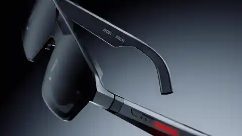 Imagen 1 de La experiencia gaming sube de nivel con las nuevas gafas ASUS ROG XREAL R1 y su pantalla virtual