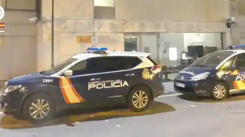 Imagen 1 de Detenido por conducir sin carné ni ITV después de chocar contra un bolardo de la comisaría de Manacor