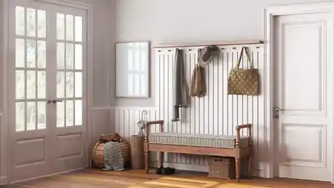 Imagen 1 de Ni consolas, ni cómodas: el mueble que no puede faltar en un recibidor pequeño y con el que dejarás boquiabiertos a tus invitados