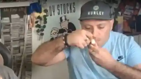 Imagen 1 de Investigan la muerte en directo del 'streamer' Sergio Jiménez y a las personas que le ofrecían dinero a cambio de consumir droga