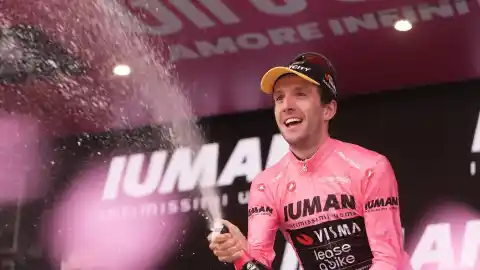 Imagen 1 de Simon Yates, ganador del Giro, anuncia su retirada a los 33 años: "No lo he tomado tomado a la ligera"