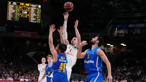 Imagen 1 de Máximo despliegue antes del Madrid-Maccabi con un helicóptero y la UPR para custodiar a los jugadores