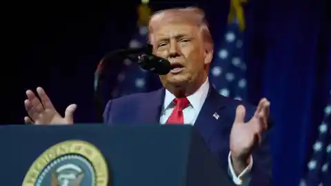 Imagen 1 de Trump prohibirá a grandes empresas comprar viviendas unifamiliares en EEUU