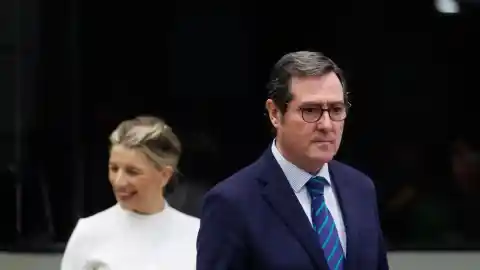 Imagen 1 de Trabajo juega la baza de las contratas públicas para atraer a CEOE a un acuerdo sobre el salario mínimo