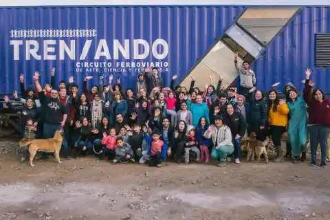 Imagen 1 de Trenzando: un centro cultural itinerante sobre estaciones de trenes abandonadas