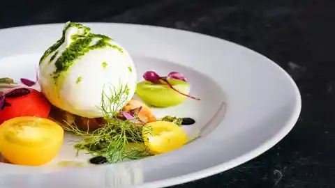 Imagen 1 de Receta del día | La ensalada de alcachofas y burrata que podrás hacer fácil con tu freidora de aire