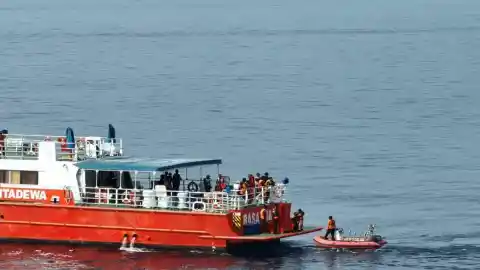 Imagen 1 de Indonesia amplía un día más la búsqueda del menor desaparecido ante el dolor de la familia