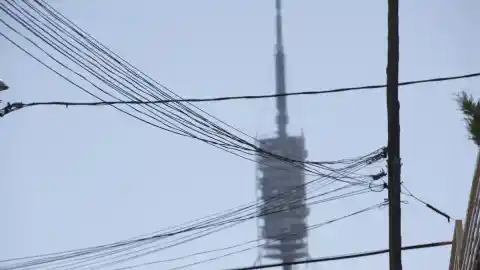 Imagen 1 de Torre Baró soterrará los cables eléctricos para atajar los molestos y constantes apagones de luz