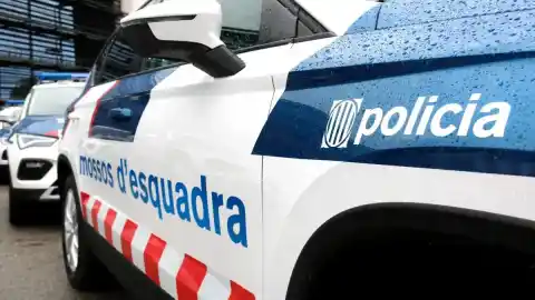 Imagen 1 de Los Mossos buscan a un joven por intentar matar a su pareja y su suegra en Calella