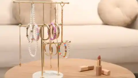 Imagen 1 de El joyero de cuatro pisos que mantendrá todos tus accesorios a la vista y en perfecto orden