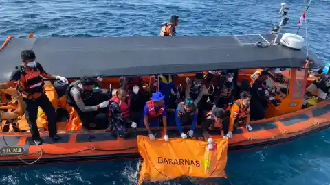 Imagen 1 de Indonesia anuncia el fin de la búsqueda del niño español desaparecido tras el naufragio