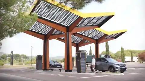 Imagen 1 de La red de puntos de recarga operativos supera los 50.000 tras crecer un 10%