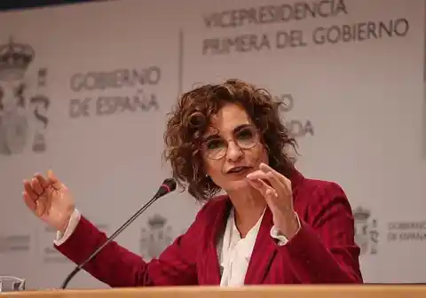 Imagen 1 de Montero inyecta al modelo de financiación más IRPF, más IVA y cuatro nuevos impuestos para disparar la aportación a Cataluña