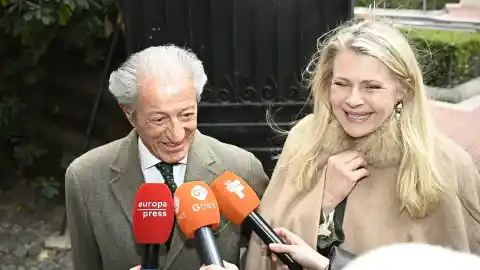 Imagen 1 de La última foto de Phillipe Junot antes de su muerte: estas Navidades, en casa de su hija Isabelle