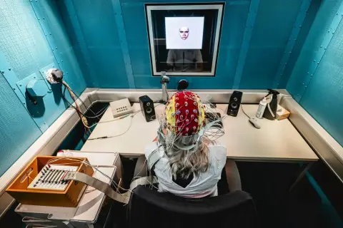 Imagen 1 de Si con un implante cerebral mejoramos nuestras capacidades, ¿lo prohibimos o lo hacemos universal?