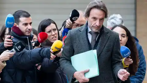Imagen 1 de La mano derecha de Mazón borró su móvil antes de devolverlo a la Generalitat