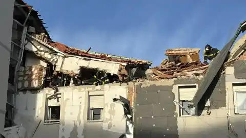 Imagen 1 de Al menos un muerto tras una explosión de gas en una vivienda de Carabanchel