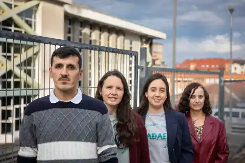 Imagen 1 de La maldición de los profesores de asturiano: “No podemos ser fijos, nos jubilamos o nos morimos siendo interinos”