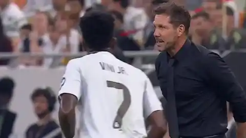 Imagen 1 de El Atlético de Madrid reacciona al encontronazo entre Vinícius y Simeone: "El 'modus operandi', sí que es un clásico"