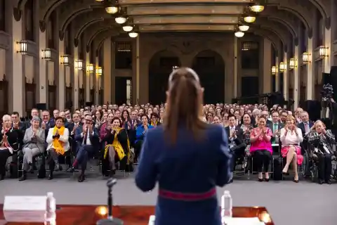 Imagen 1 de Sheinbaum convence al cuerpo  diplomático, la realidad no tanto