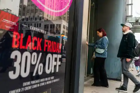 Imagen 1 de Los consumidores comprarán menos este ‘Black Friday’ para dar inicio a una incierta temporada navideña