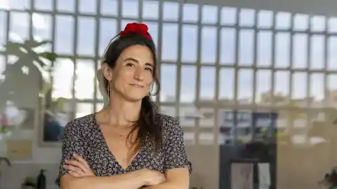 Imagen 1 de La cineasta que encontró mujeres jóvenes que juegan al fútbol en las montañas de Pakistán