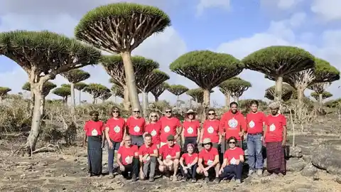 Imagen 1 de El guía de los turistas españoles atrapados en la isla yemení de Socotra: "Se alegran de haber ido allí y dicen que volverían"