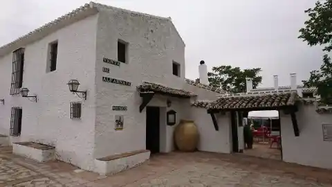 Imagen 1 de Restaurante con historia de los bandoleros: su plato estrella son los huevos a lo bestia