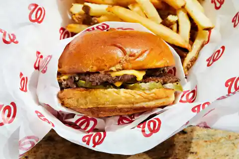 Imagen 1 de El horror de los festivales de hamburguesas, tartas de queso y otros platos ‘charca’