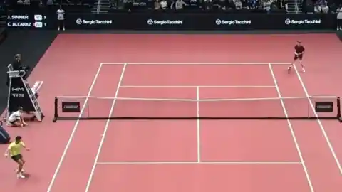 Imagen 1 de El increíble punto de Alcaraz y Sinner en la exhibición en Corea: ángulos de golpeo casi imposibles y risas finales