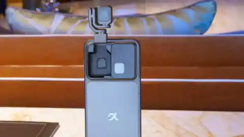 Imagen 1 de El móvil más raro del CES: HONOR muestra su smartphone con cámara robótica sin desvelar su misterio