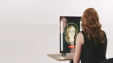 Imagen 1 de Este espejo inteligente convierte un selfie de 30 segundos en un informe que te dice cómo vas a envejecer