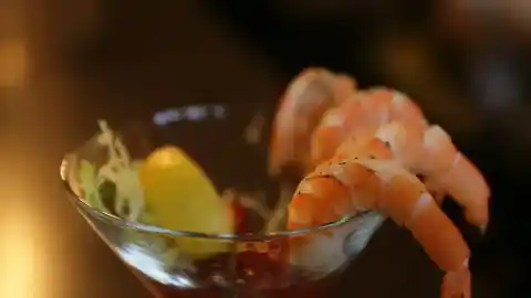 Imagen 1 de La curiosa historia del cóctel de gambas: un aperitivo 'viejuno' que se popularizó en Las Vegas en los años 50 y es muy popular en la Navidad