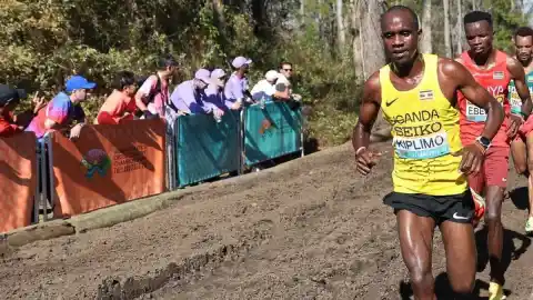 Imagen 1 de Kiplimo, el ugandés al que tanto le da el tartán, el asfalto o el barro