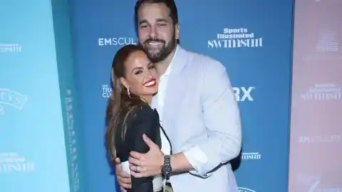 Imagen 1 de Una estrella de la NFL denuncia a su ex por dar detalles sobre el tamaño de sus partes íntimas: "Era imposible tener relaciones"