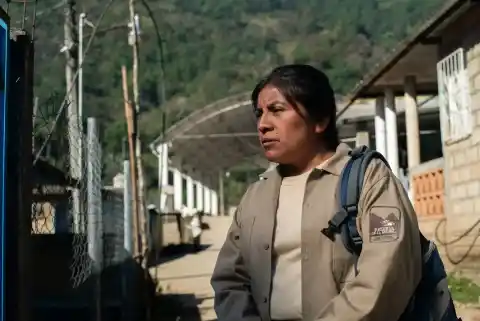 Imagen 1 de Carolina Guzmán, la agrobióloga mexicana que protagoniza un filme sobre los peligros de ser defensor ambiental