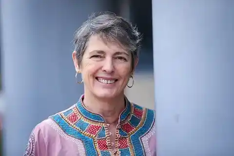 Imagen 1 de Ana Jiménez, pediatra del Virgen Macarena de Sevilla: «Recomiendo leer a los bebés en voz alta»