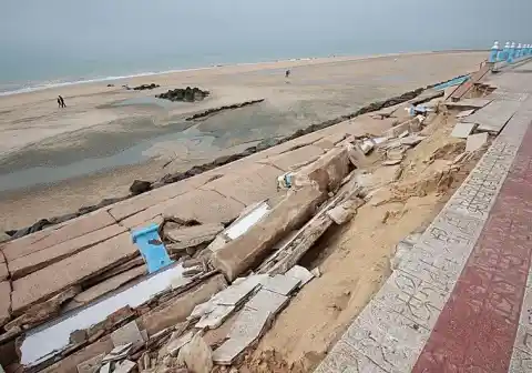 Imagen 1 de El litoral andaluz en peligro: en 75 años el mar podría borrar 33 playas