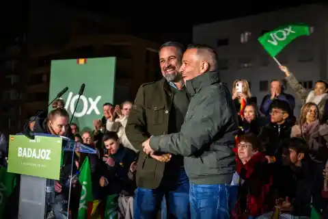 Imagen 1 de Vox exige ahora entrar en el Gobierno de Extremadura con una vicepresidencia y varias consejerías