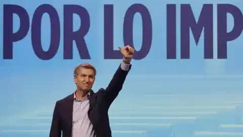 Imagen 1 de Feijóo propone reformar el suplicatorio que protege a los políticos: "La historia no amnistiará al sanchismo"