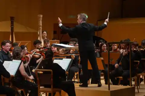 Imagen 1 de Jonathan Nott inicia su ‘nueva vida española’ con un Shostakóvich tenso y poético