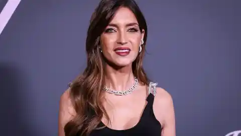 Imagen 1 de Sara Carbonero, ingresada en planta, retrasa su salida del hospital donde fue operada: "Esta intervención la ha cogido menos fuerte"