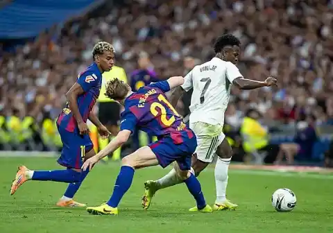 Imagen 1 de Mbappé no entra en el once blanco y Flick apuesta por Lewandowski