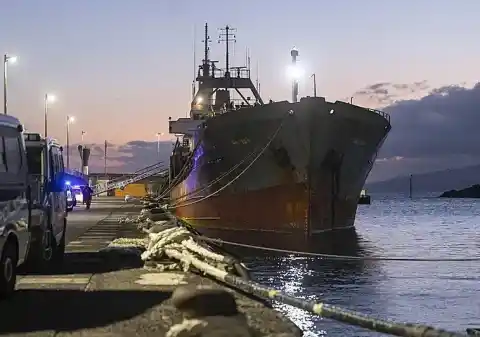 Imagen 1 de La Policía incauta 7.000 kilos de cocaína en un barco de Camerún cerca de la costa de Canarias